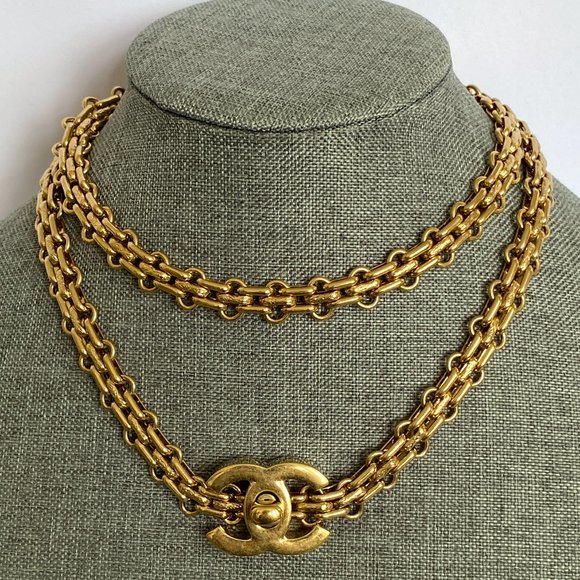 CHANEL Turnlock Necklace CC Autumn 2009 Gold Tone Authenticated - Picture 16 of 16